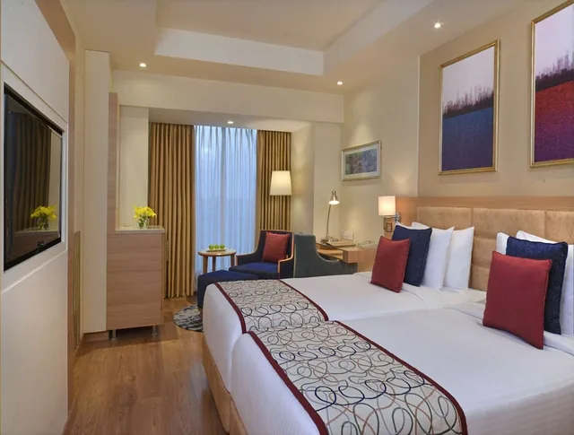 غرفة سوبيريور بسريرين منفصلين، Golden Sarovar Portico 1/4