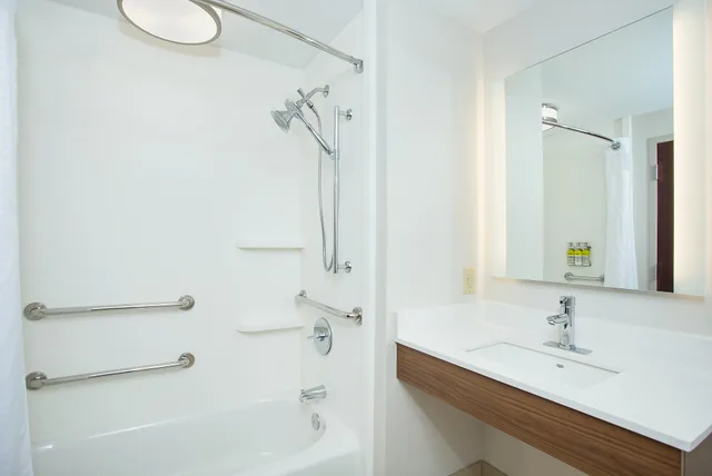 Room, King Bed, Accessible, Holiday Inn Express Hotel And Suites Lebanon 2/2