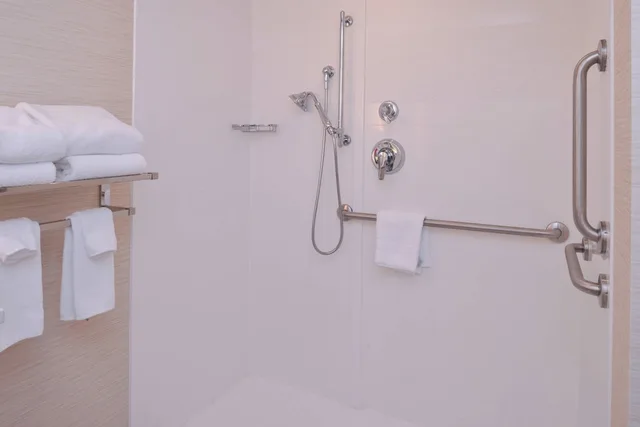 غرفة بسريرين كوين لذوي الإعاقة، Fairfield By Marriott Inn Suites Plymouth White Mountains 6/7