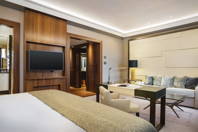 Deluxe, Grand Hotel Kempinski Riga 2/2