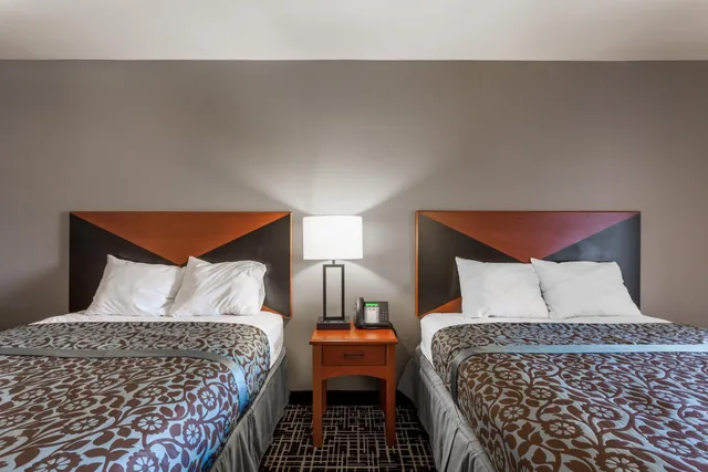 غرفة ديلوكس بسرير كوين لذوي الإعاقة، Days Inn Suites By Wyndham Lancaster Amish Country 3/6