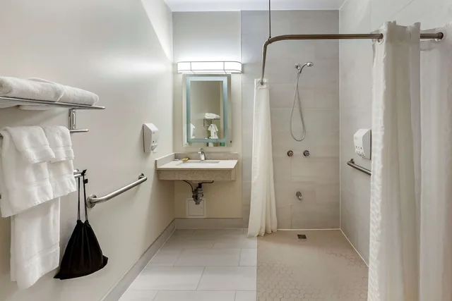 غرفة قياسية بسريرين مزدوجين لذوي الإعاقة، Best Western Kincardine 2/2