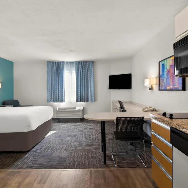 غرفة بسرير كينج وسرير كوين لذوي الإعاقة، MainStay Suites Salt Lake City Fort Union 2/2