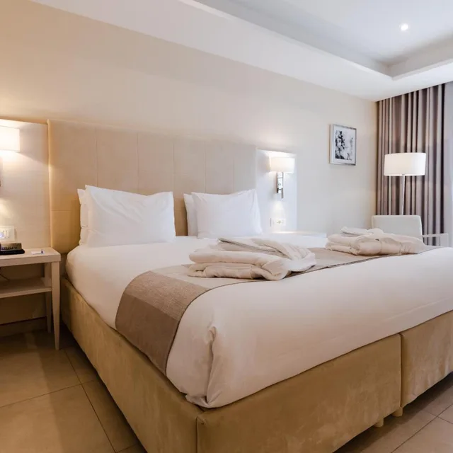 غرفة ديلوكس بسرير كينج بإطلالة على الحديقة، Maritim Antonine Hotel and Spa Malta 5/10