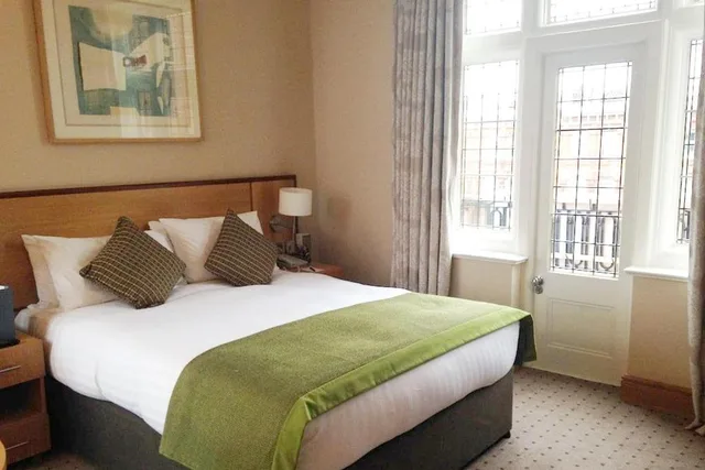 غرفة قياسية مفردة، The Crown London, WorldHotels Distinctive 1/2