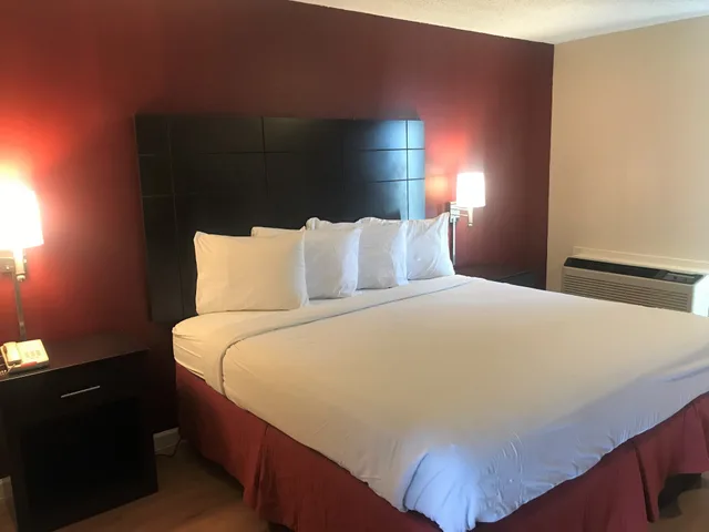جناح سوبيريور بسرير كينج لذوي الإعاقة، Red Roof Inn and Suites San Angelo 2/2