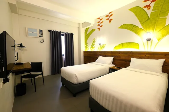Deluxe, Twin Beds, U Hotels Makati 2/10
