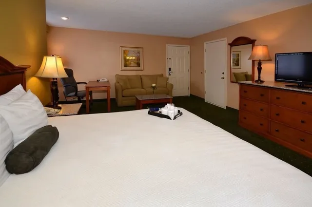 غرفة تنفيذية بسرير كينج، Best Western Sunrise Inn 2/5