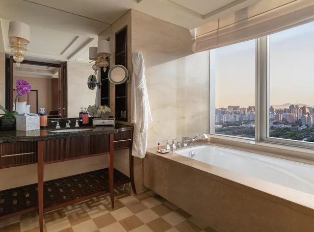 Club, King Bed, Queen Bed, River View, Four Seasons Hotel Beijing 2/3