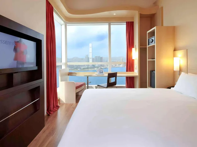 غرفة بسرير مزدوج بإطلالة على المرفأ، Ibis Hong Kong Central & Sheung Wan Hotel 1/2