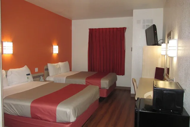 غرفة قياسية بسريرين كوين، Motel6 El Reno, OK 1/5