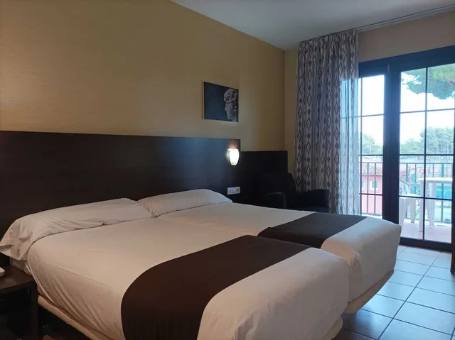 غرفة ثلاثية بثلاثة أسرّة، Canal Olimpic Hotel 5/10