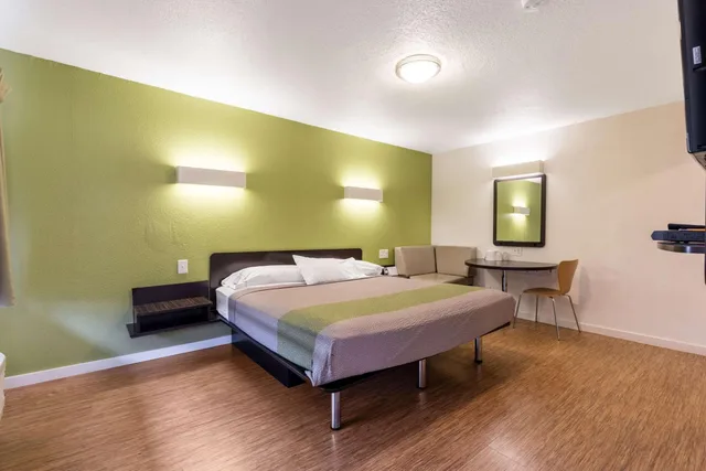 غرفة بسرير كوين، Motel6 San Rafael, CA 5/10