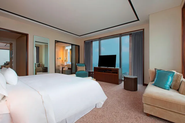 جناح كلوب ركني بسرير كينج بإطلالة على المرفأ بغرفة نوم واحدة، The Westin Singapore 1/4