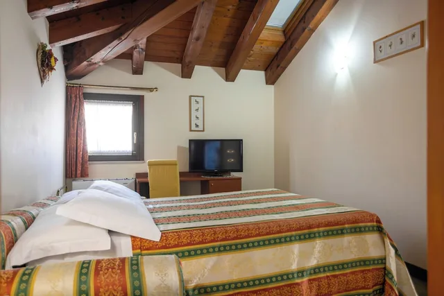 Family, 1 Single and 2 Double Beds، Antico Moro 3/5