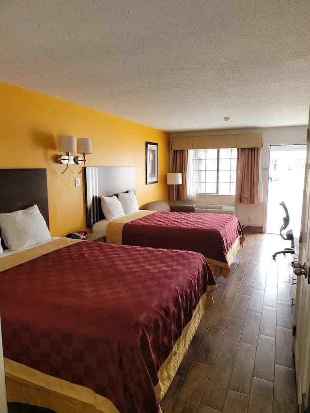 Standard, 2 Queen Beds, Texas Inn & Suites Raymondville 2/10