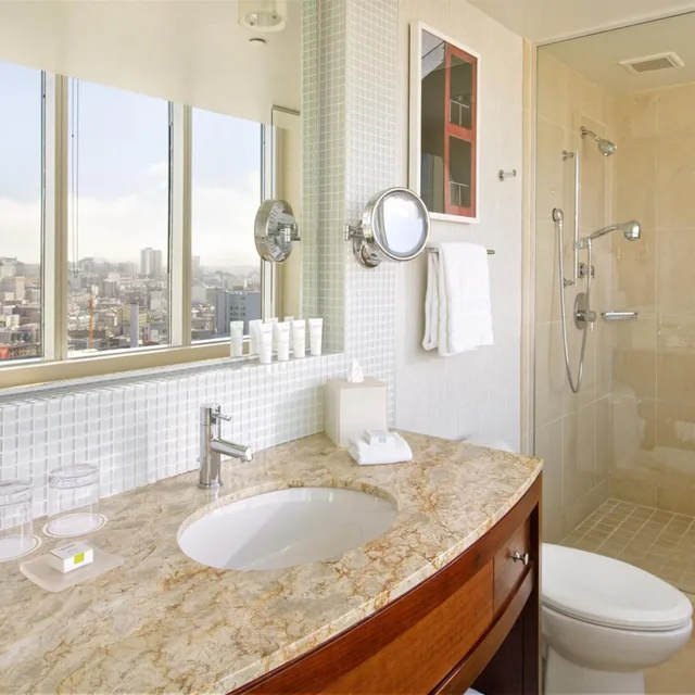 غرفة بسرير كينج بإطلالة، Intercontinental San Francisco Hotel 1/4