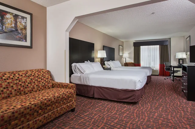 جناح بسريرين كوين مع أريكة، Holiday Inn Express Hotel & Suites Murphy 2/5