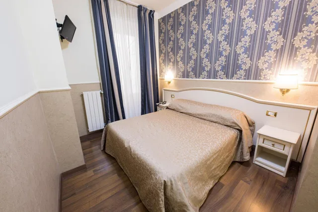 Room, Double or Twin Bed, Anfiteatro Flavio 2/9