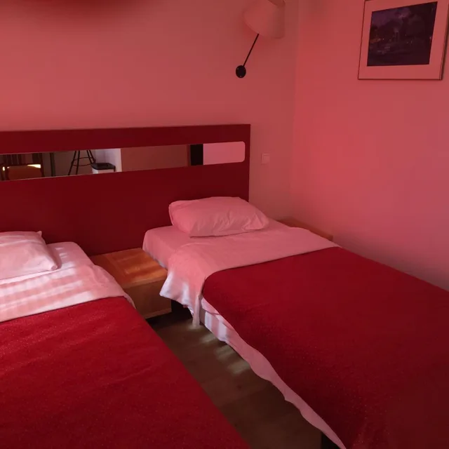 غرفة بسريرين منفصلين، Nord Hostel 1/7