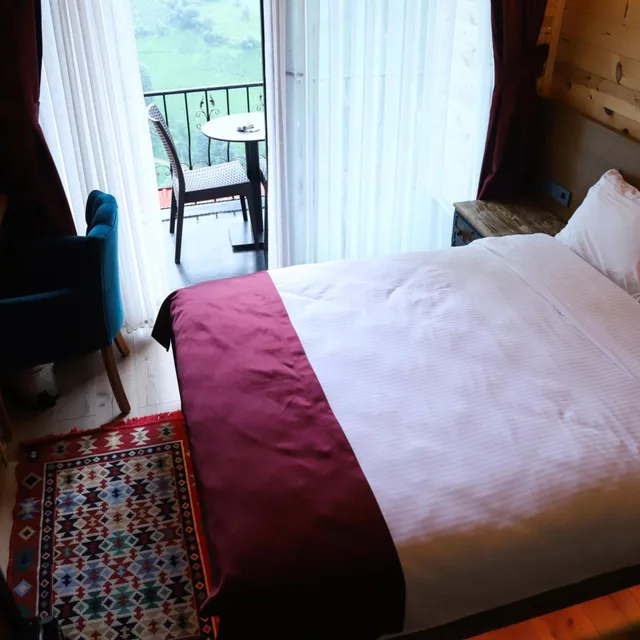 غرفة ديلوكس بسرير مزدوج أو سريرين منفصلين بإطلالة على النهر، Yamacda Suit Otel 4/5