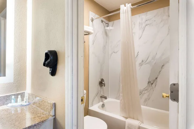 غرفة بسرير كينج، Quality Inn Gastonia East 6/6
