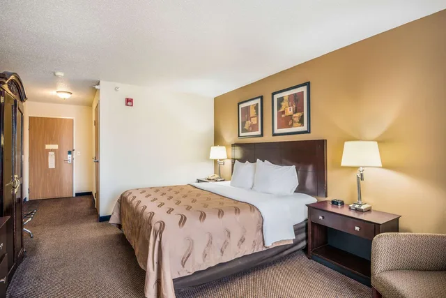 غرفة بسرير كينج لذوي الإعاقة، Quality Inn & Suites Eldridge Davenport North 2/5