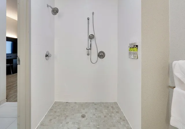 جناح بسرير كينج لذوي الإعاقة، Holiday Inn Express Hotel Suites Cleburne 5/5