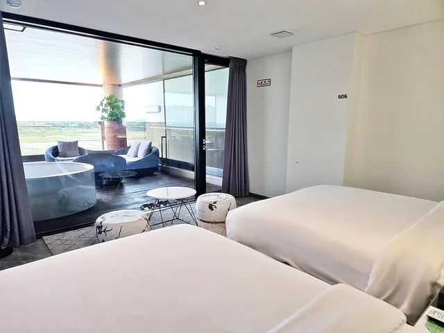 غرفة بسريرين منفصلين بإطلالة، Hotel Gite 7/10