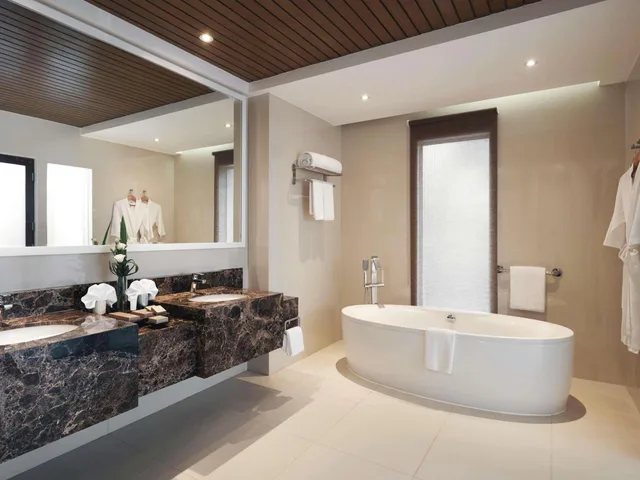 Beach, Suite, King and Twin Beds، Movenpick Resort And Spa Boracay 3/4