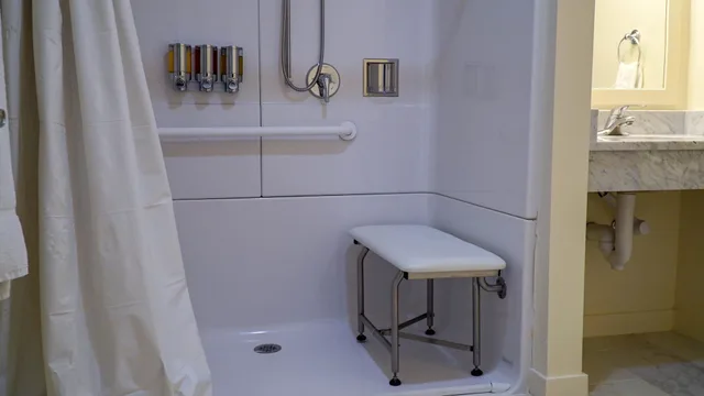 غرفة بسرير كينج بمطبخ صغير لذوي الإعاقة، The Circle Hotel Fairfield 5/6
