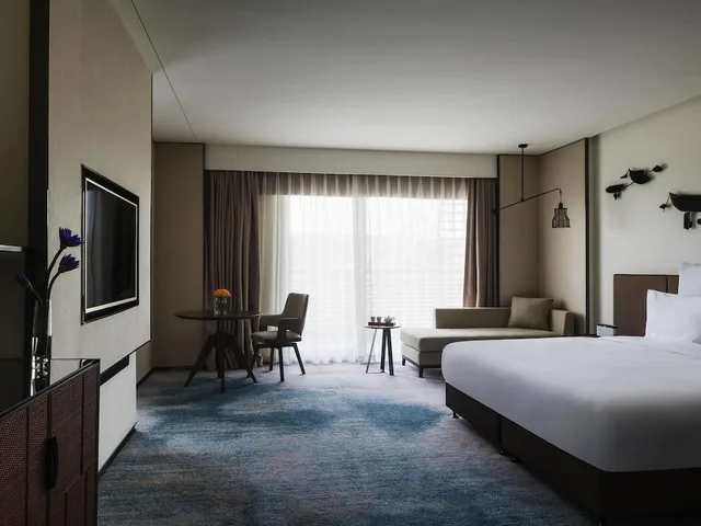 Deluxe, King Bed, Pullman Zhouzhuang 7/10