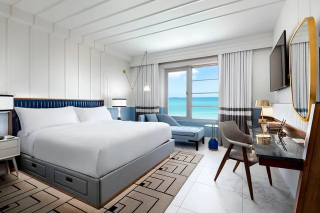 غرفة بسرير كينج بإطلالة على البحر، Cadillac Hotel & Beach Club, Autograph Collection 1/4