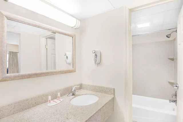 غرفة قياسية بسرير كوين، Days Inn by Wyndham Springfield/Phil.Intl Airport 2/2