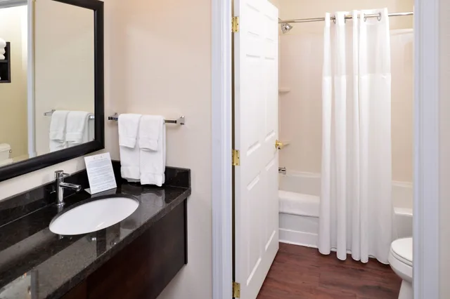 جناح بسريرين مزدوجين بغرفة نوم واحدة بمطبخ، Staybridge Suites Sioux Falls At Empire Mall 6/7