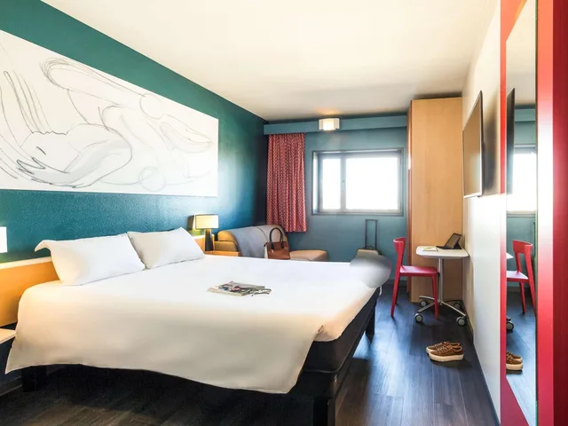 غرفة عائلية مع أريكة، Ibis Valencia Bonaire Aeropuerto 4/6