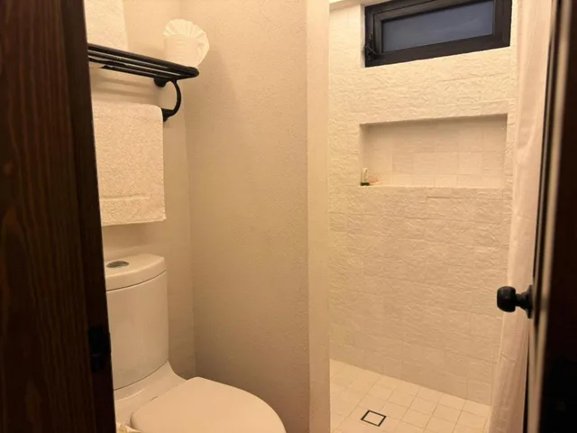 جناح جونيور، Hotel Socavon 8/8