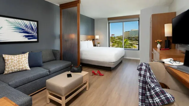 جناح بسرير كينج بغرفة نوم واحدة مع أريكة، HYATT PLACE SAN JUAN/CITY CENTER 2/5