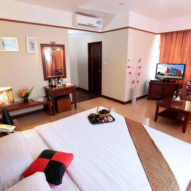 جناح جونيور بسرير كينج، HOTEL MAXIMILLIAN 3/5