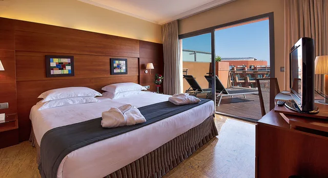 جناح بسرير مزدوج مع أريكة بحوض جاكوزي، Protur Roquetas Hotel & Spa 1/3