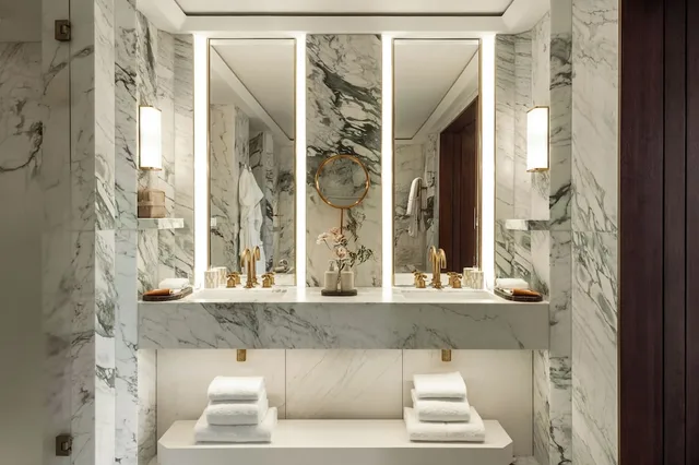 Grand, Mew, Premier, Suite, King Bed، The Chancery Rosewood 2/3