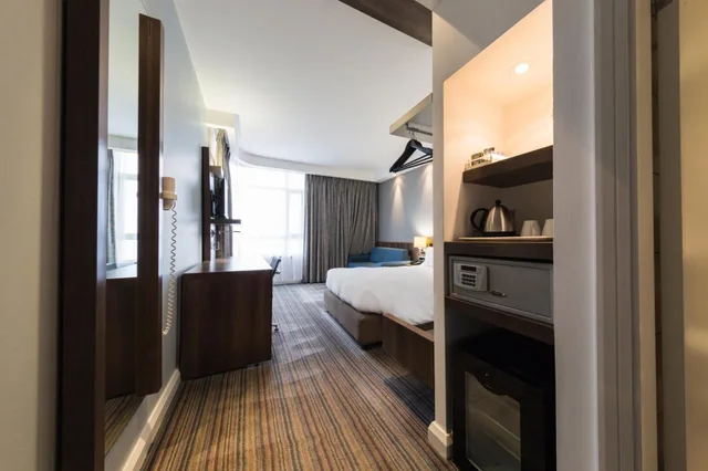 غرفة قياسية بسرير مزدوج بإطلالة على البحر بشرفة مع أريكة، HOLIDAY INN EXPRESS DURBAN - UMHLANGA 4/4
