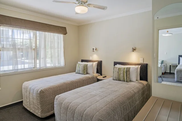 جناح عائلي بسرير كوين وسريرين منفصلين بغرفة نوم واحدة بمسبح خاص، Silver Fern Accommodation And Spa 2/4