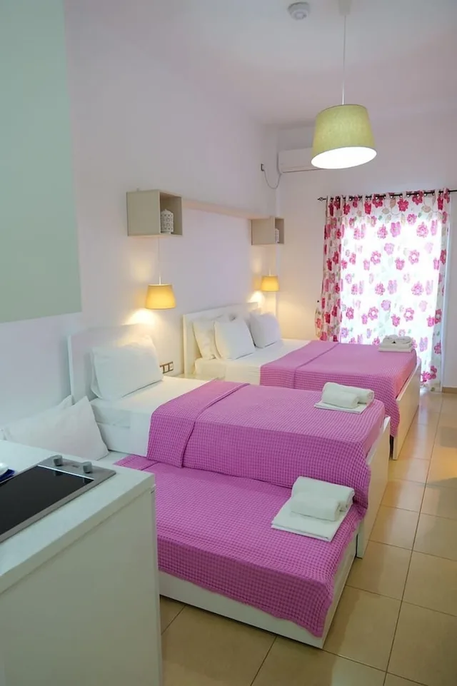 جناح ديلوكس بسرير كوين وسريرين منفصلين بإطلالة على البحر، Hotel Mira Mare 1/10