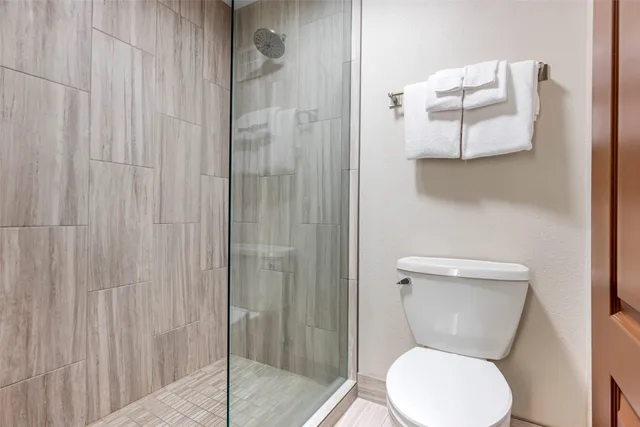 جناح بسرير كينج، Elizabeth Oceanfront Suites Ascend Hotel Collection 3/4