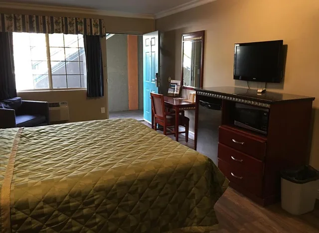 غرفة قياسية بسرير كينج، Americas Best Value Inn Corona 2/4