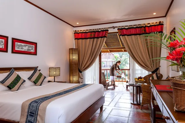 غرفة ديلوكس بسرير كينج بإطلالة على الجبل، Riverside Boutique Resort Vang Vieng 3/8