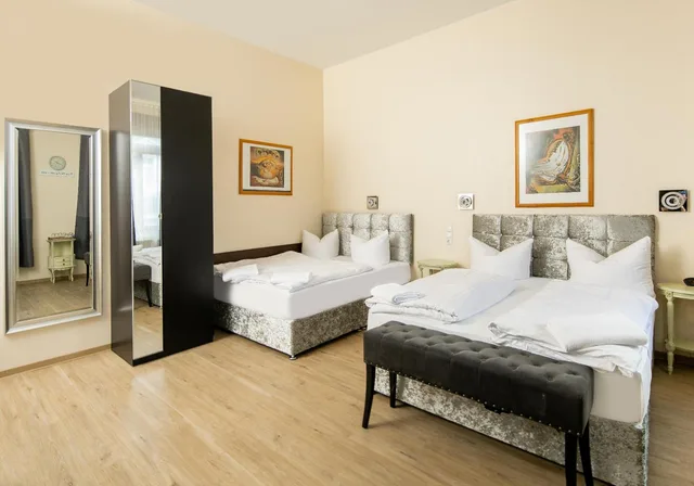 غرفة كومفورت رباعية بسرير فردي، CITY HOTEL KAISERHOF 1/4