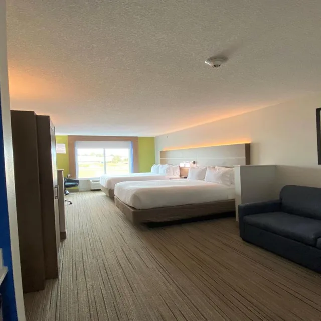 Suite, Queen Bed, Sofa, Holiday Inn Express Suites Somerset Central 6/10