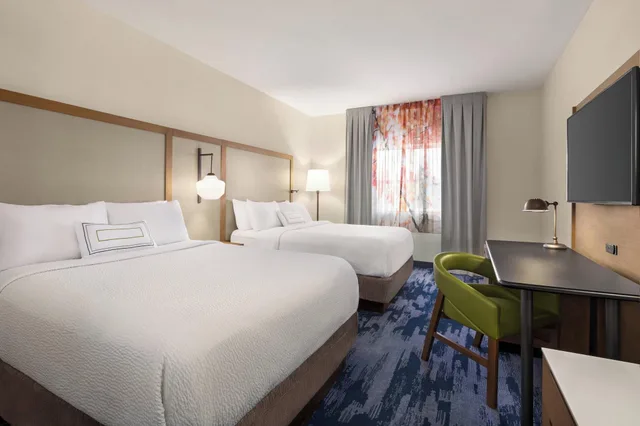غرفة رباعية بسرير كوين لذوي الإعاقة، Fairfield Inn Tracy 1/3